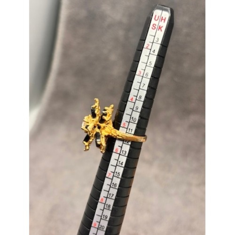 Vtg Gold Tone Black Floral Cocktail Ring Clear Center Stone Statement Size 5.5 - Picture 10 of 10